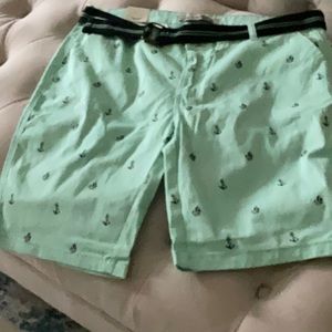 TRUE ROCK adorable golf shorts size 34 peppermint color and nice belt included